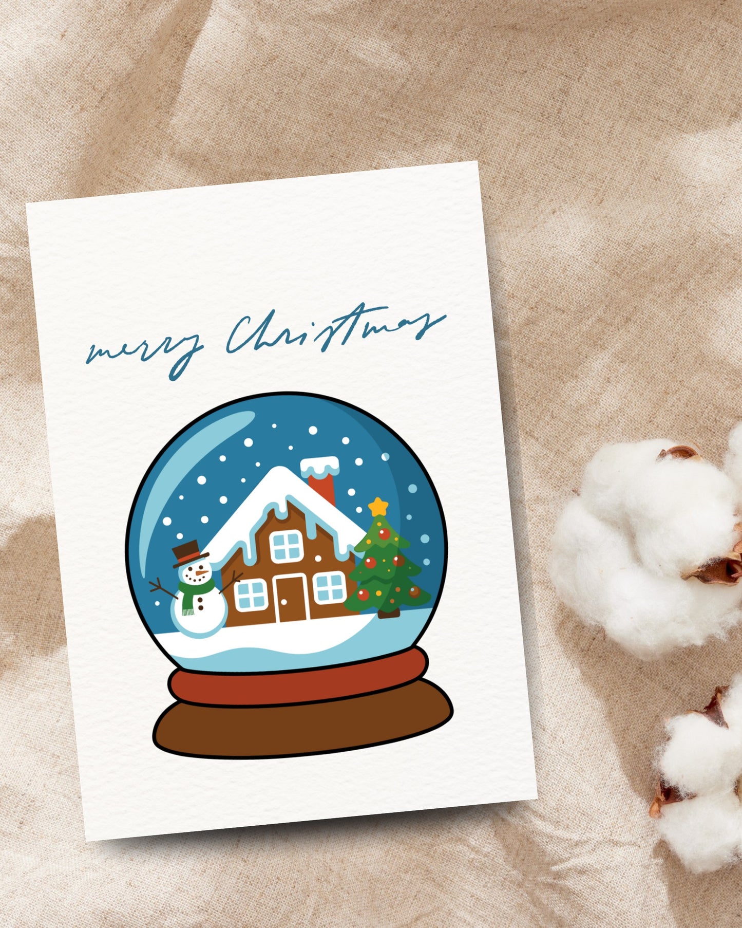 Kerstkaart met sneeuwbol winterhuisje