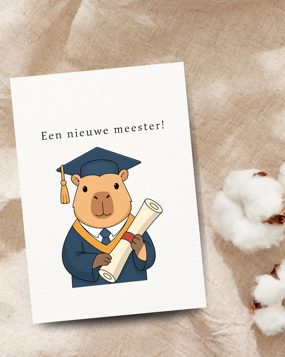 Afstudeerkaart met de tekst ‘Een nieuwe meester!’ en een capibara in toga met diploma