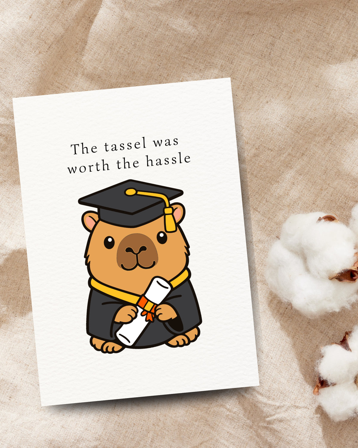 Afstudeerkaart met de tekst ‘The tassel was worth the hassle’ en een capibara met afstudeerhoed en diploma